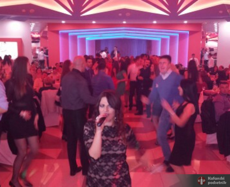 Mira Medan svadbeni salon Afrodita Trebinje - poslao/la: Milorad