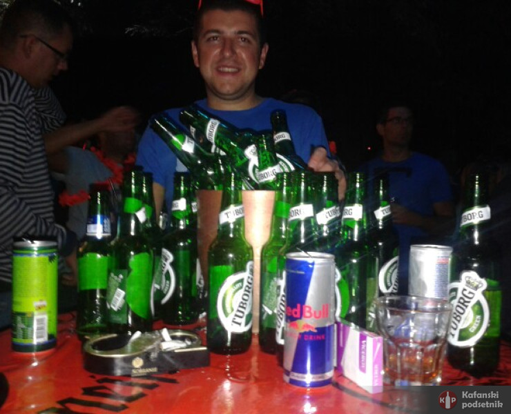 Jel tvoj red ta turu? - poslao/la: Marko