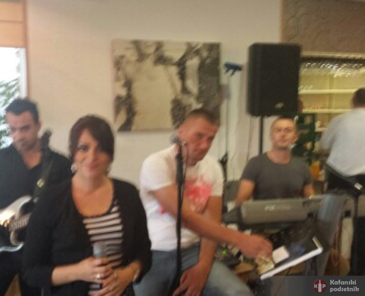 Mira medan Sinisa Markovic Zoran Djelmo Zoran Gitara Tb svadba - poslao/la: Milorad