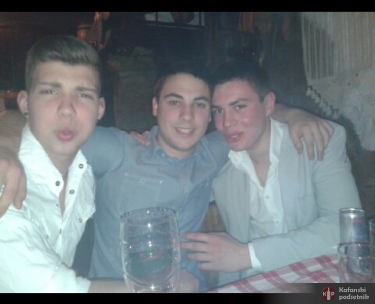 Iz little Balkana.. :) Alexa, Gaga i Vita <3  - poslao/la: Vitomir