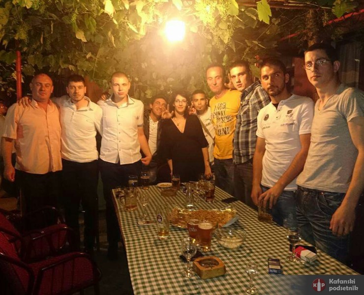 matura 5 god srednje škole u kafanici Zlatni Bokal ;-) - poslao/la: Goran